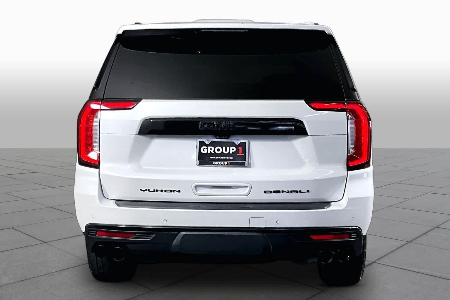 Used 2023 White Frost Tricoat GMC Denali image 5