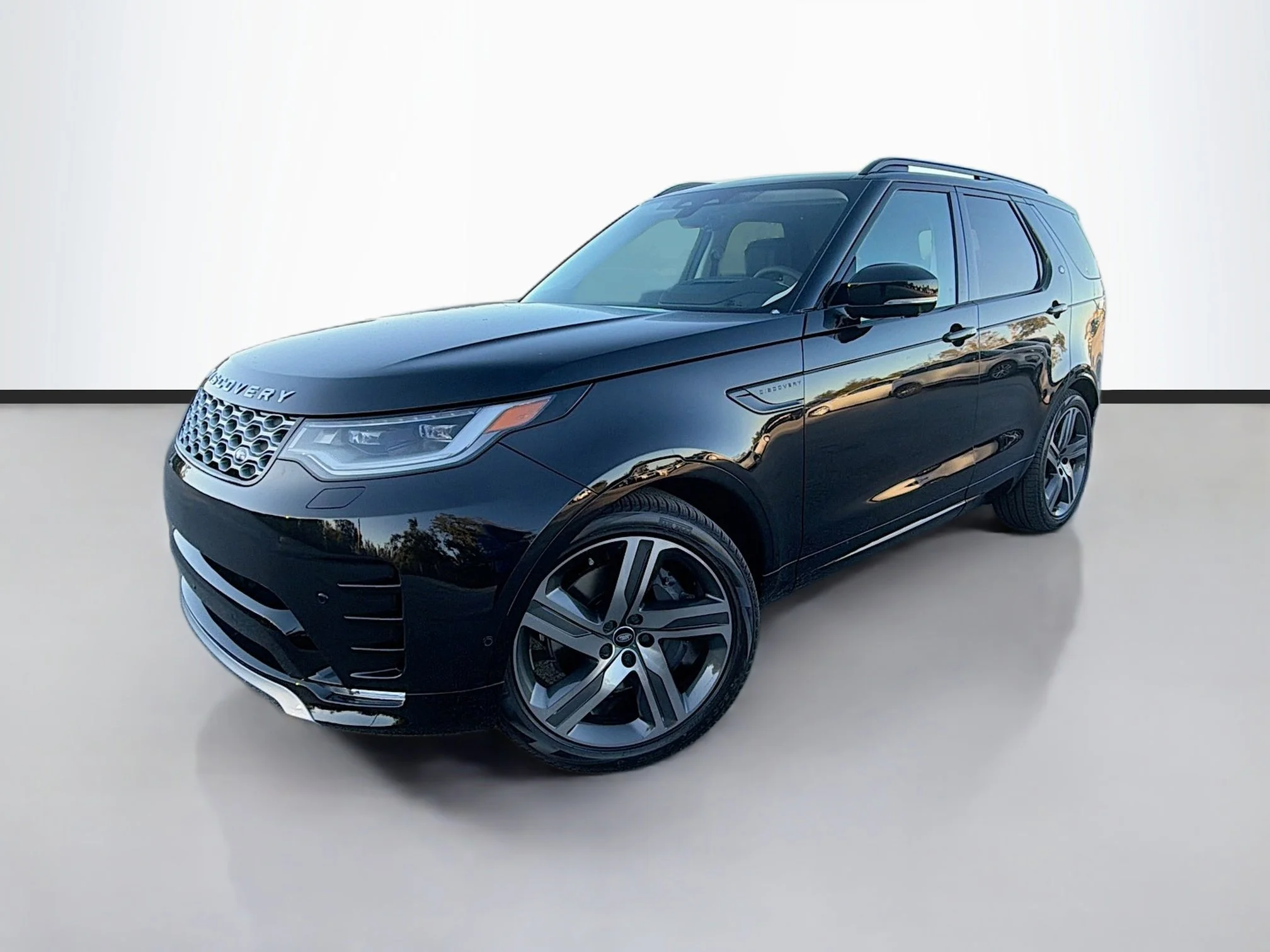 2026 Land Rover Discovery P360 Gemini Edition's photo