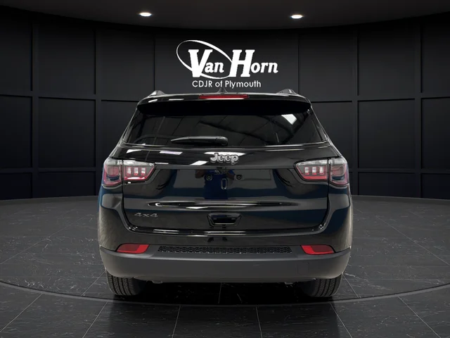 New 2026 Diamond Black Crystal Pearlcoat Jeep Latitude image 6