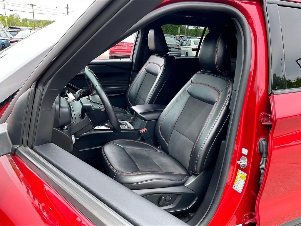 Used 2022 Rapid Red Metallic Tinted Clearcoat Ford ST-Line image 9