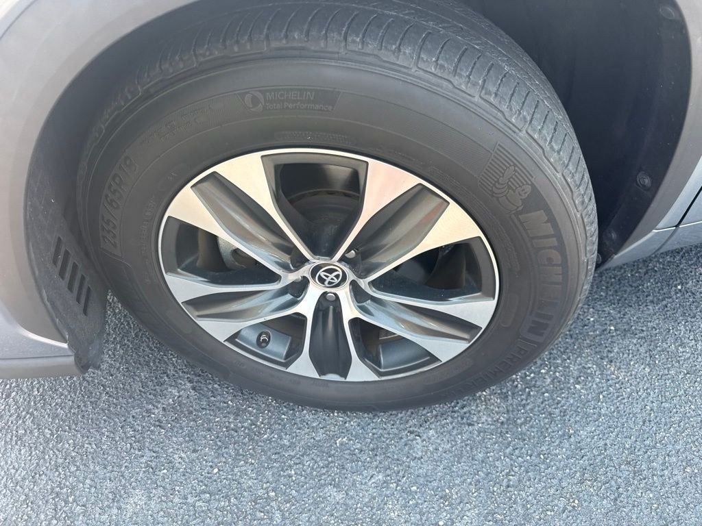 Used 2022  Toyota XLE image 6
