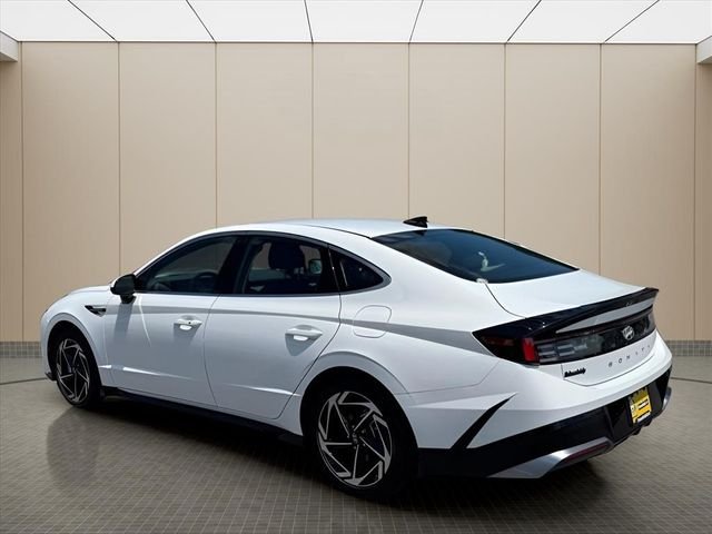 Used 2026 White Hyundai SEL Sport image 4