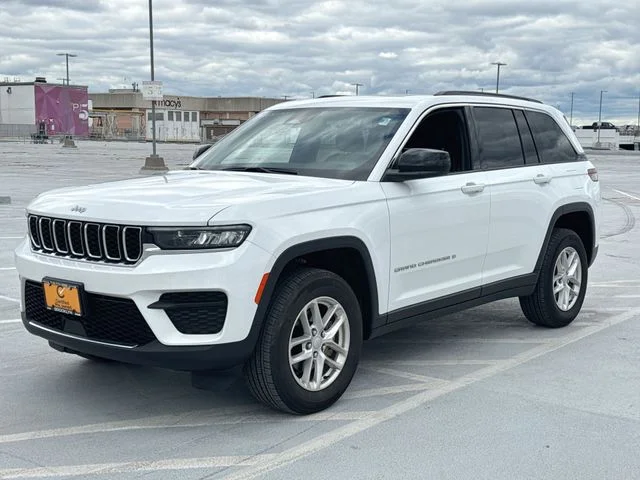 Used 2024 White Jeep Laredo X image 4