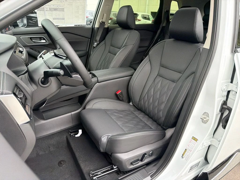 New 2026 Everest White Pearl TriCoat / Super Black Two-tone Nissan Platinum image 30