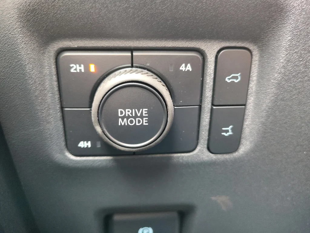New 2027 Star White Metallic Tri-Coat Ford MAX Platinum image 35