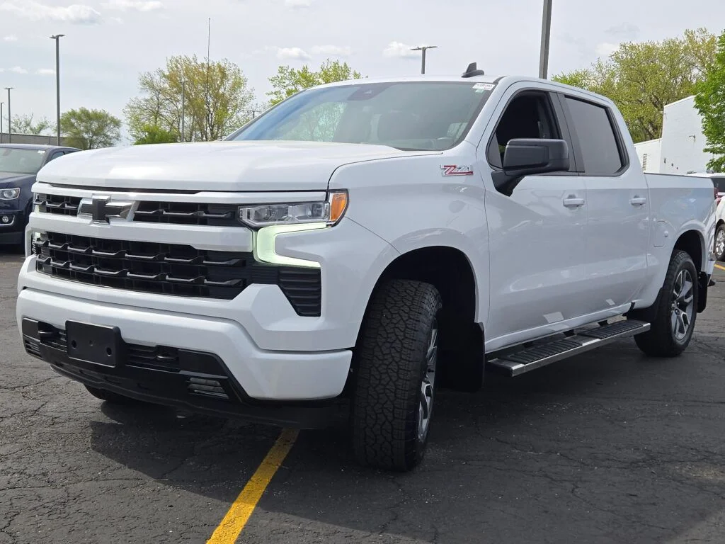 Used 2024 White Chevrolet RST image 5