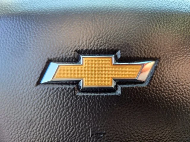 Used 2023 SUMMIT WHITE Chevrolet LT Cloth image 32