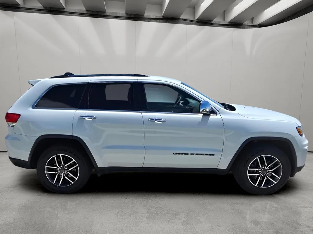 Used 2019 Bright White Clearcoat Jeep Limited image 6