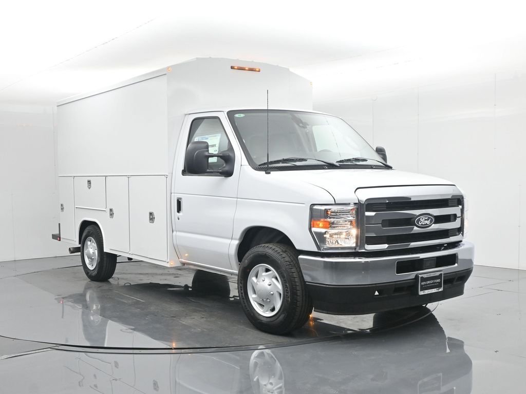 2026 Ford E-Series SRW E-350 Super Duty 138 in WB's photo