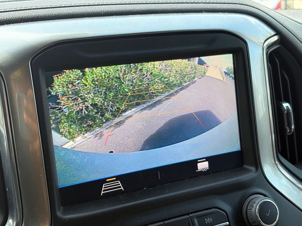 Used 2021 White Chevrolet LT image 12