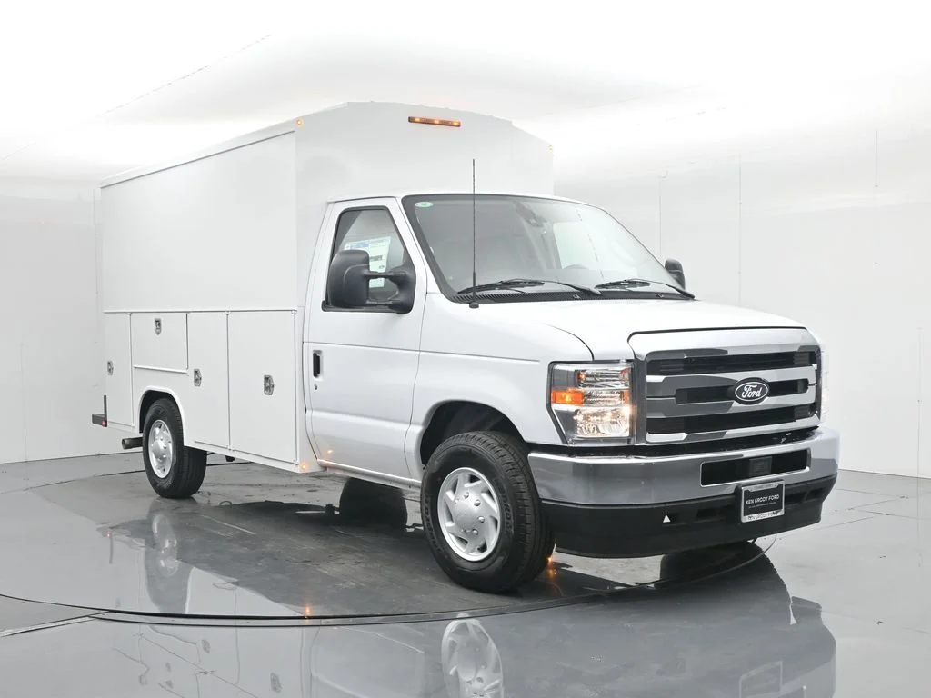 2026 Ford E-Series SRW E-350 Super Duty 138 in WB's photo