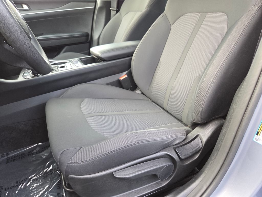 Used 2021 Silver Kia LXS image 28