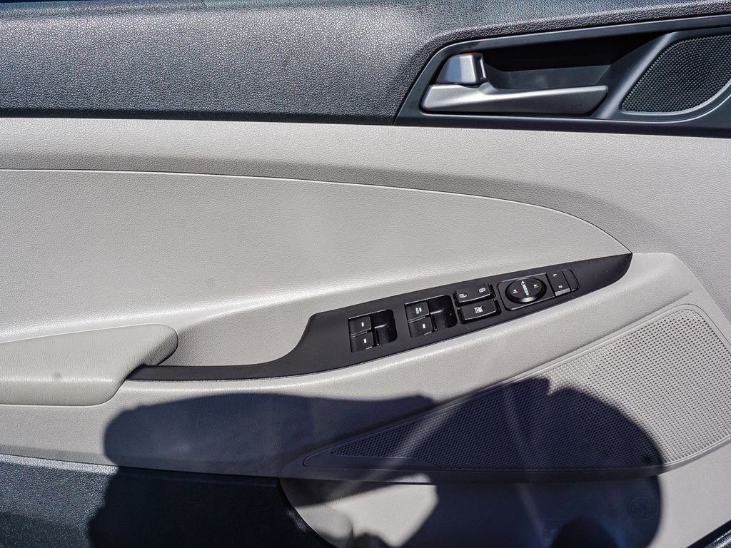 Used 2018 Black Hyundai SEL image 19