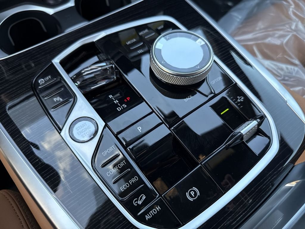 New 2027 Gray Metallic BMW xDrive40i image 16
