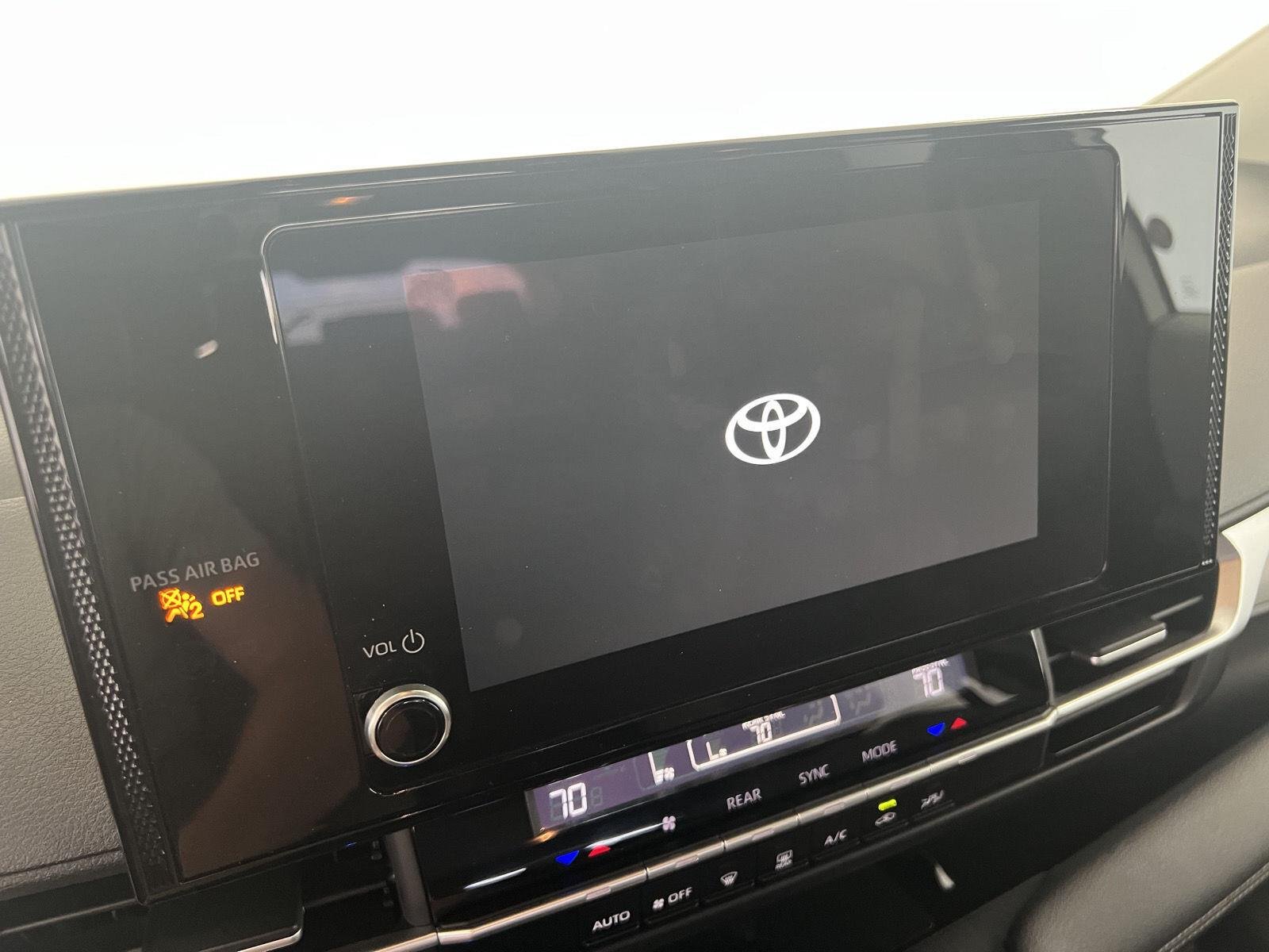 Used 2025 Ice Cap Toyota LE image 16