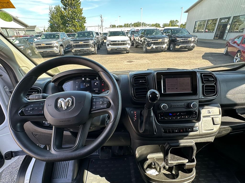 Used 2025 White Ram Base image 32