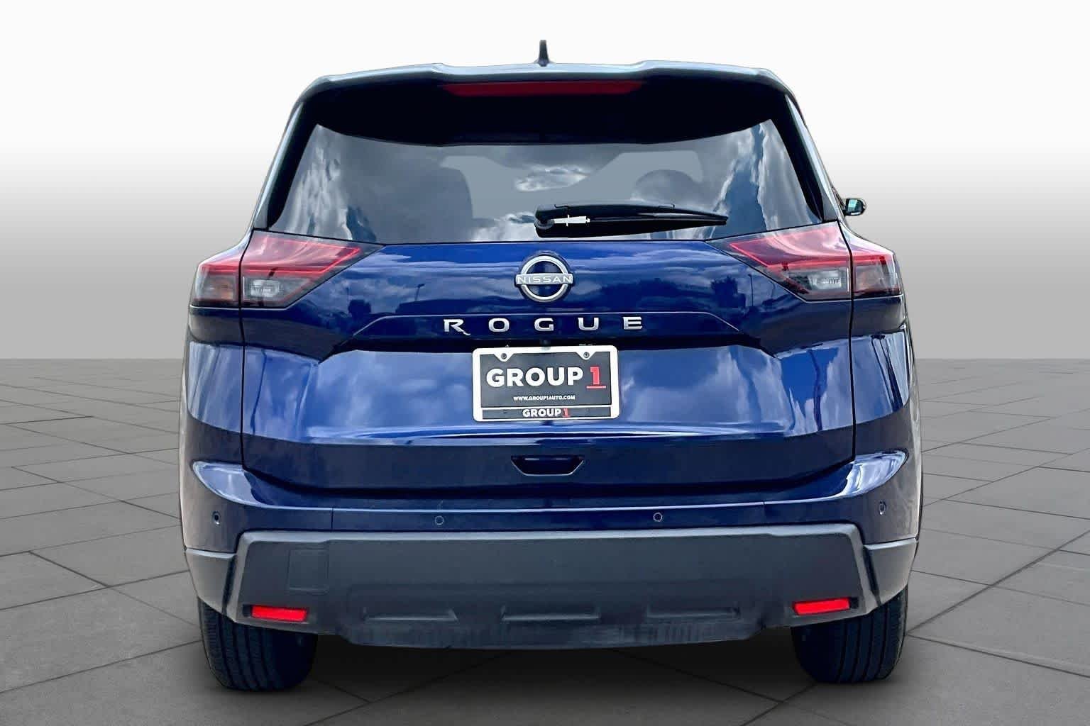 Used 2025 Deep Ocean Blue Pearl Nissan SV image 5