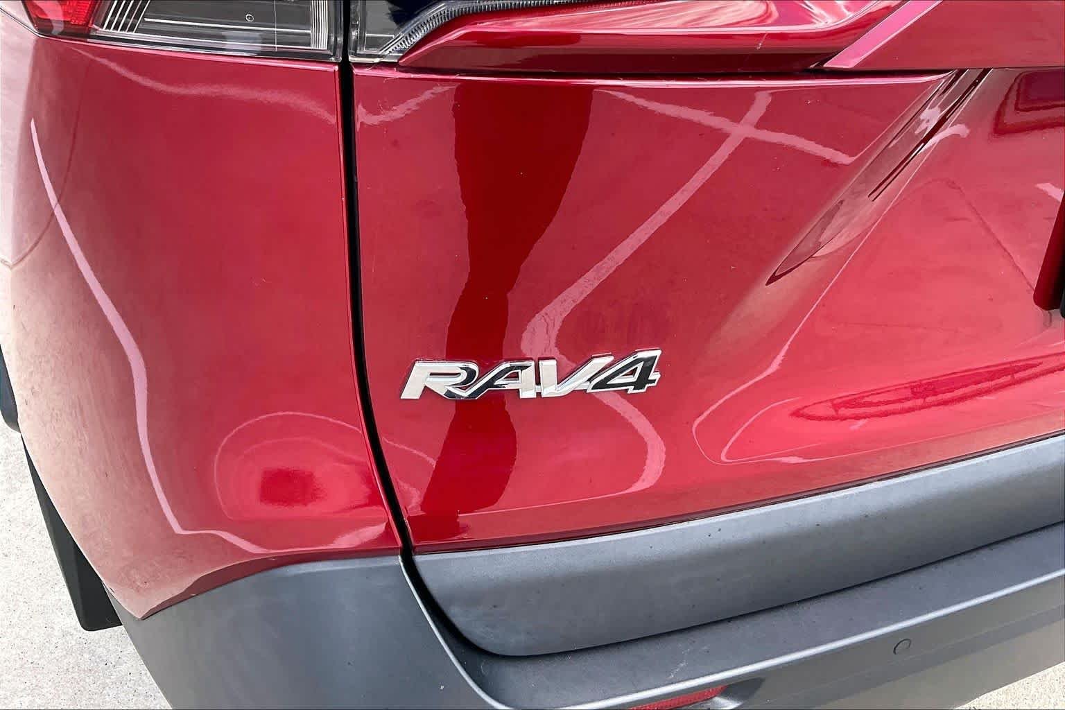 Used 2024 Ruby Flare Pearl Toyota XLE Premium image 31