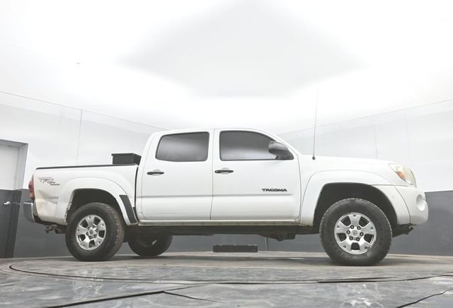 Used 2008 White Toyota Base image 42