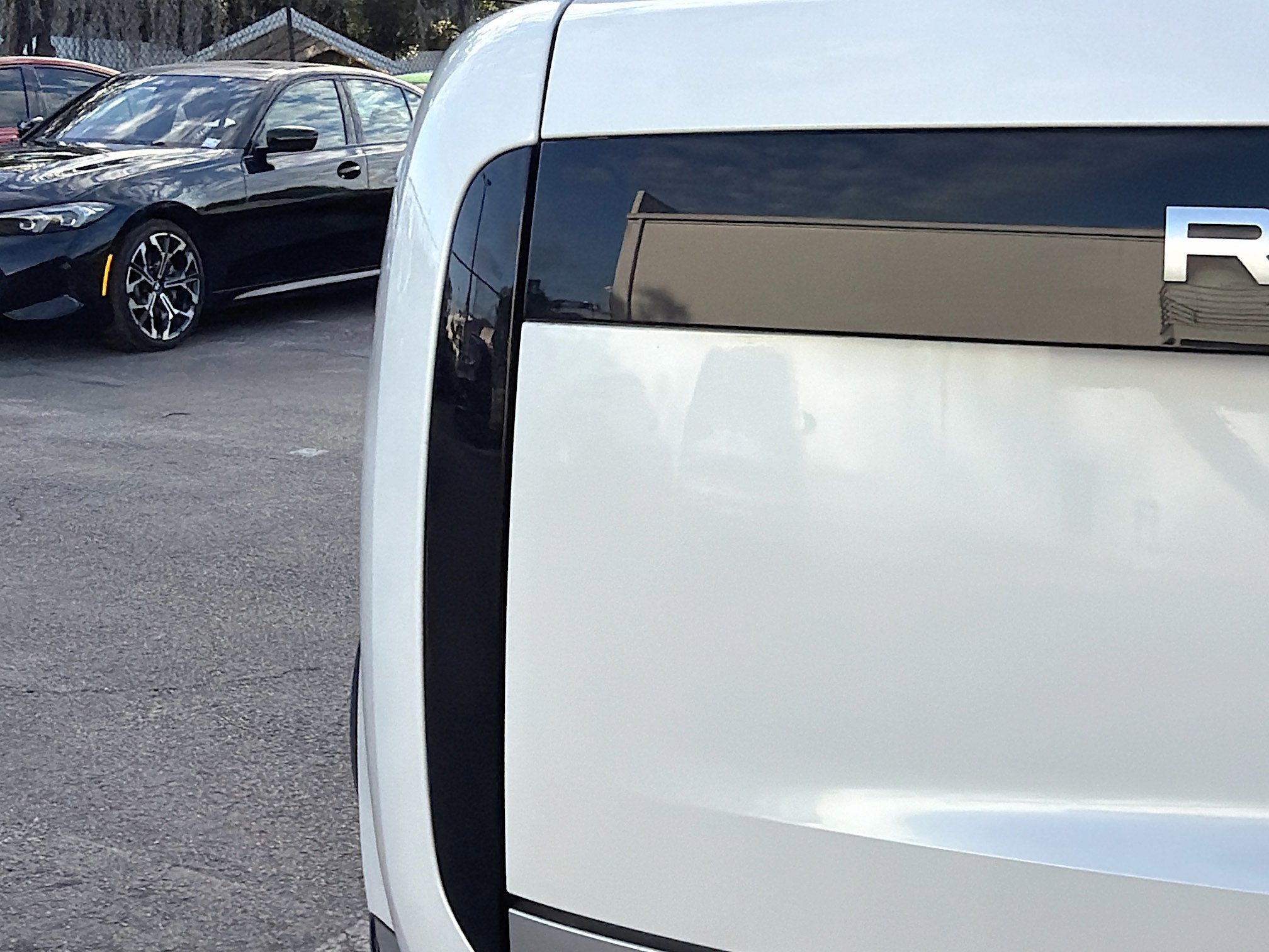 Certified Used 2023 White Land Rover Autobiography image 10