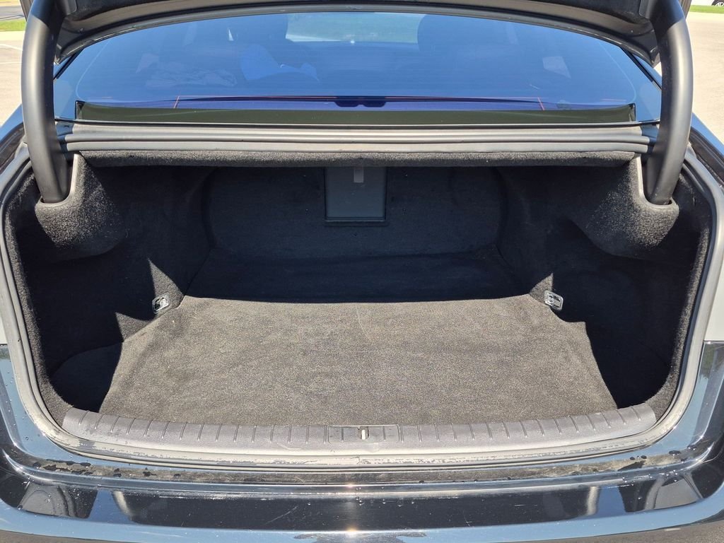 Used 2016 Black Hyundai 3.8 image 27