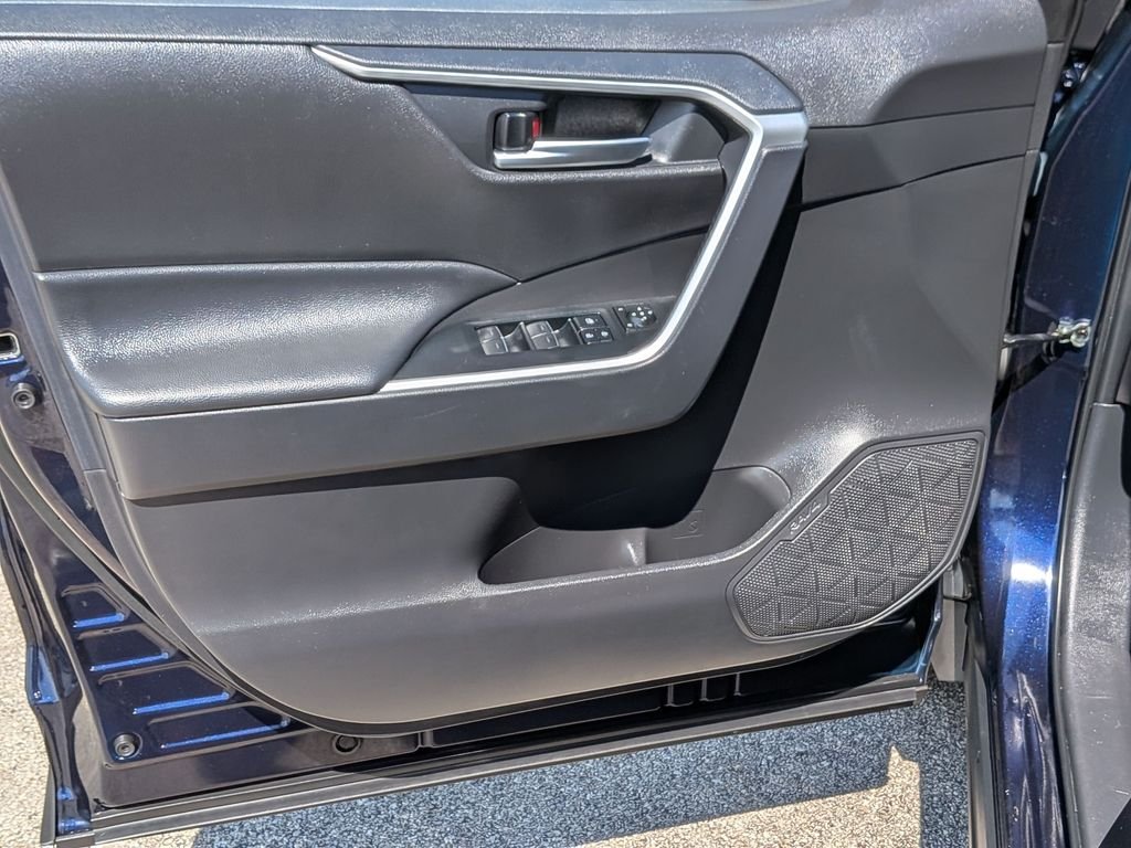 Used 2025  Toyota XLE image 18