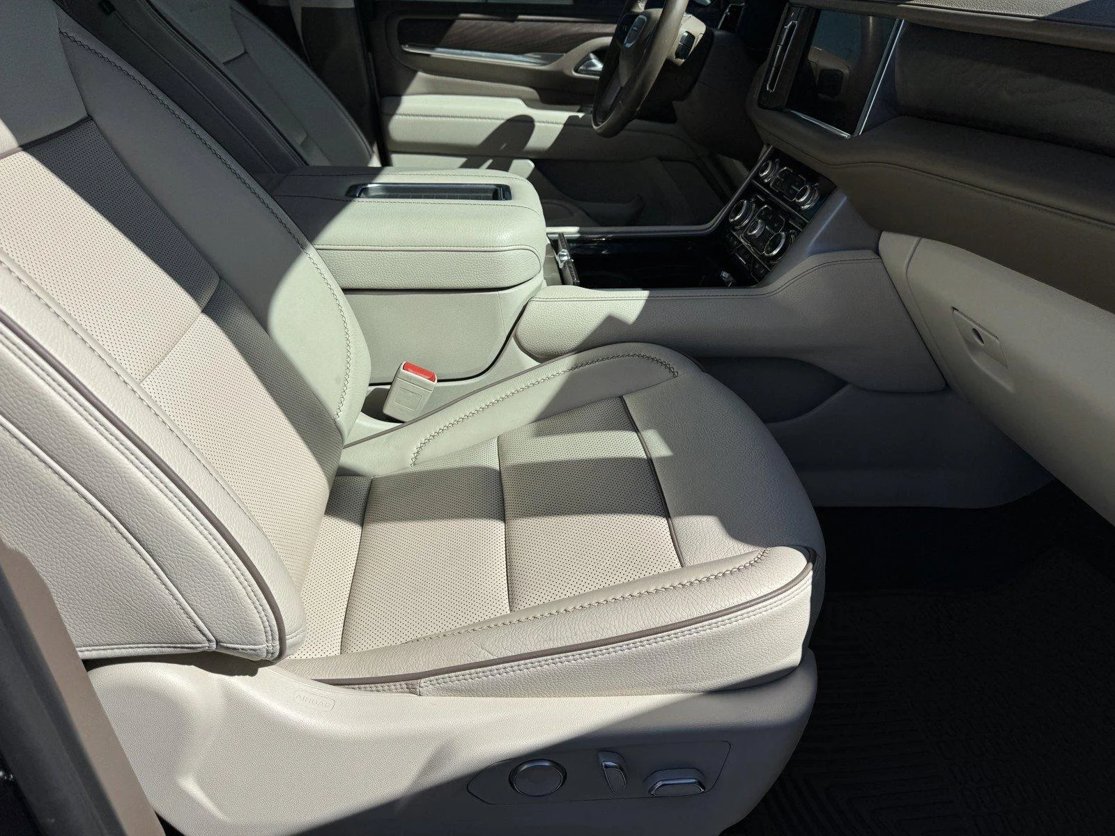 Used 2024 Midnight Blue Metallic GMC Denali image 8