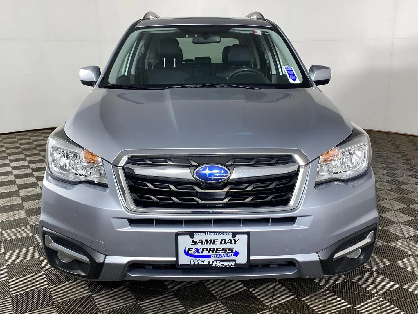 Used 2018 Ice Silver Metallic Subaru Limited image 11
