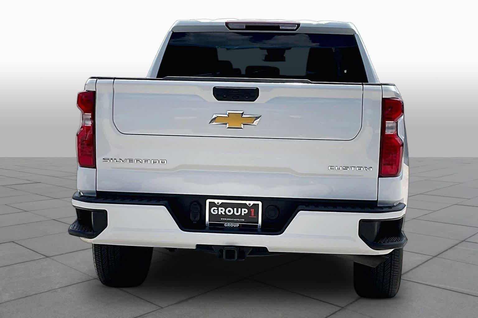 Used 2025 Summit White Chevrolet Custom image 5