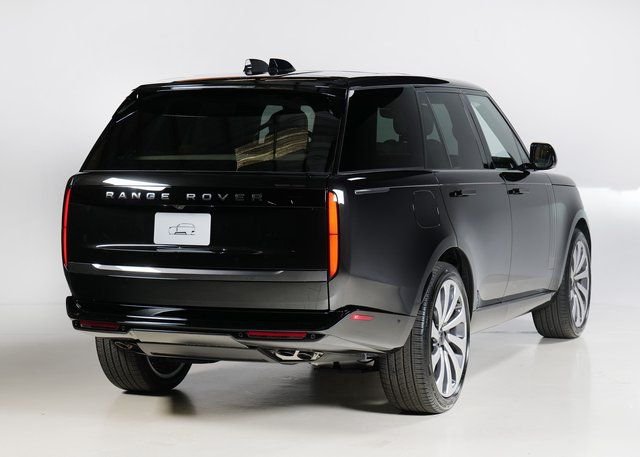 New 2026 Santorini Black Land Rover SE image 2