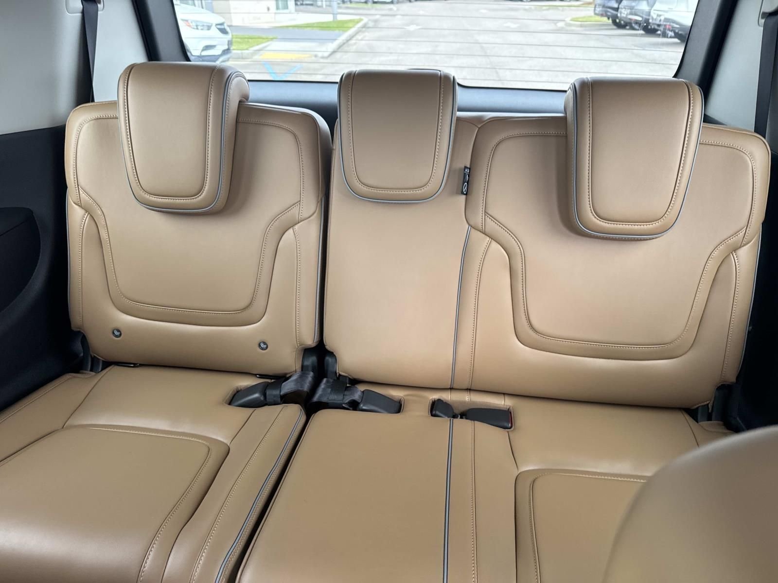 New 2027 RADIANT WHITE INFINITI Luxe 2WD image 8