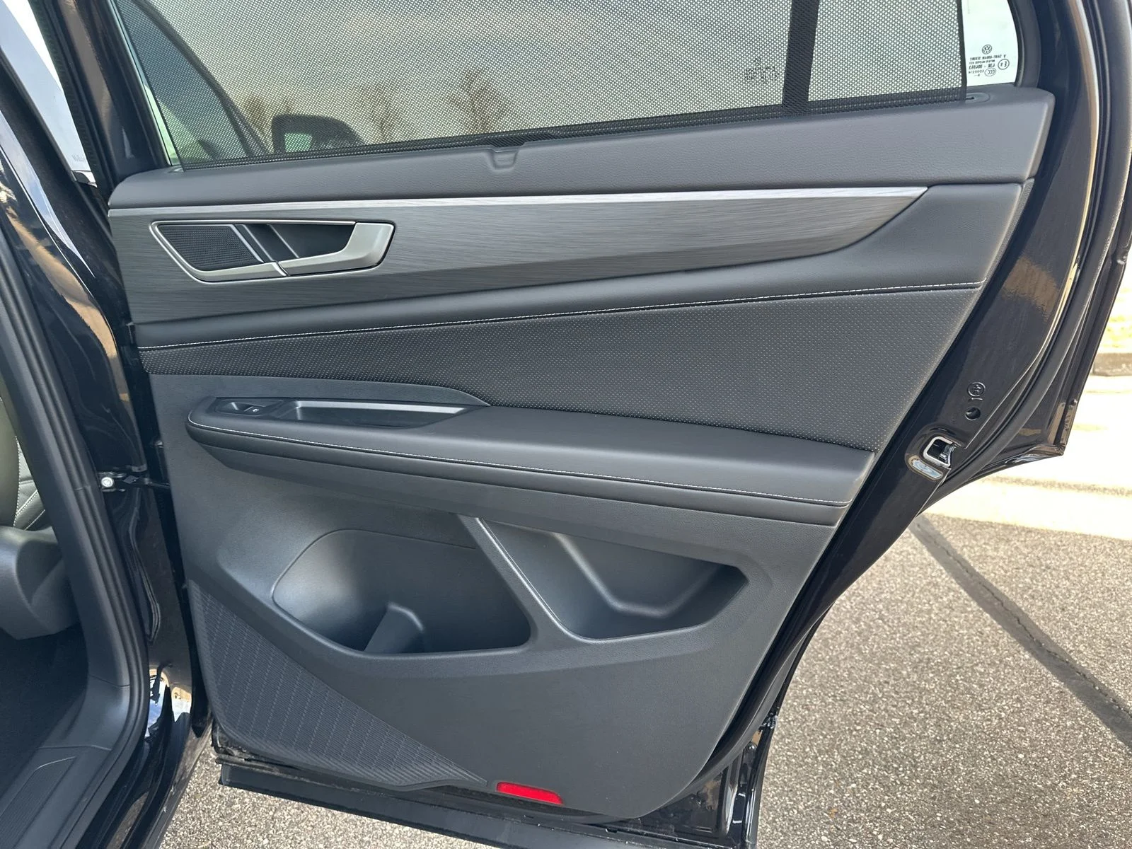 New 2026 Black Volkswagen 2.0T SE w/Technology image 33