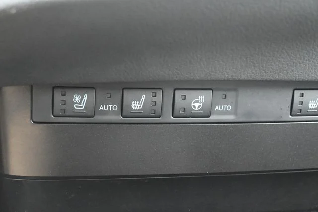 2024 Lexus ES Hybrid 300h - Photo 18