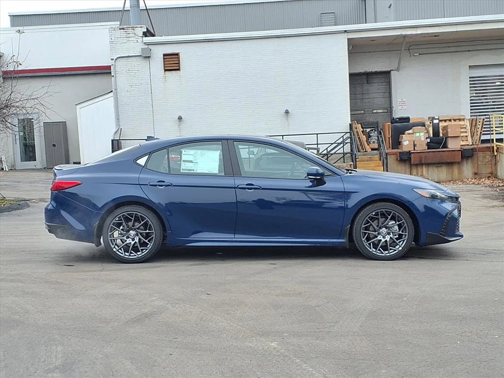 2026 Toyota Camry SE - Photo 2