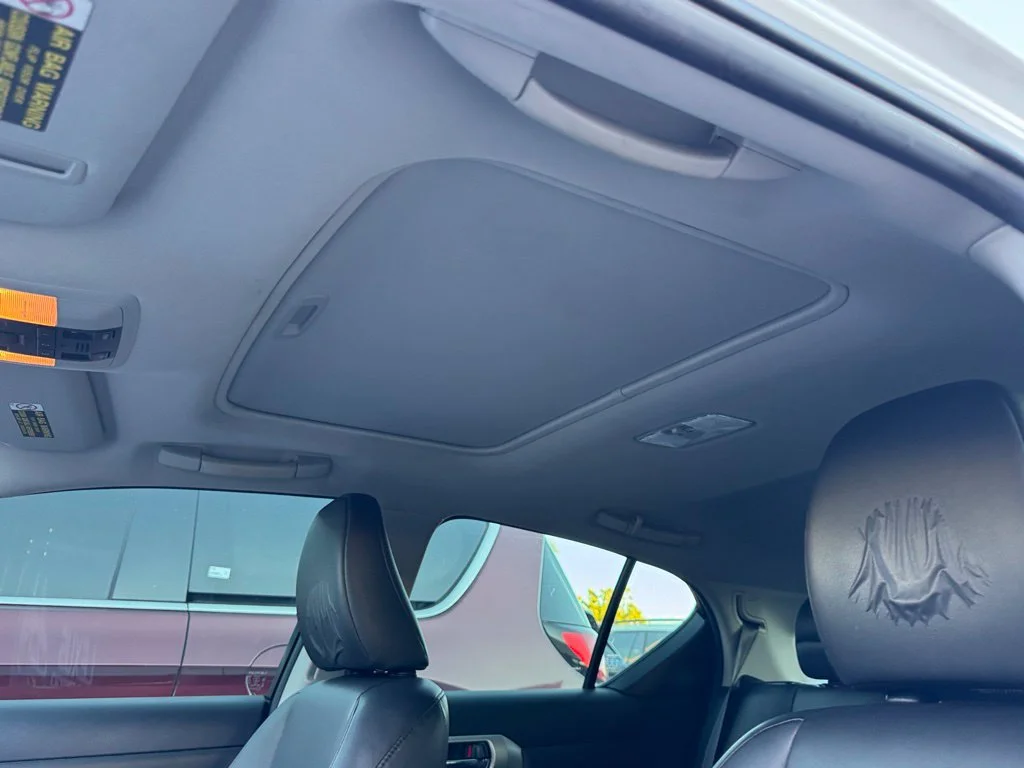 Used 2011 White Lexus 200h image 9