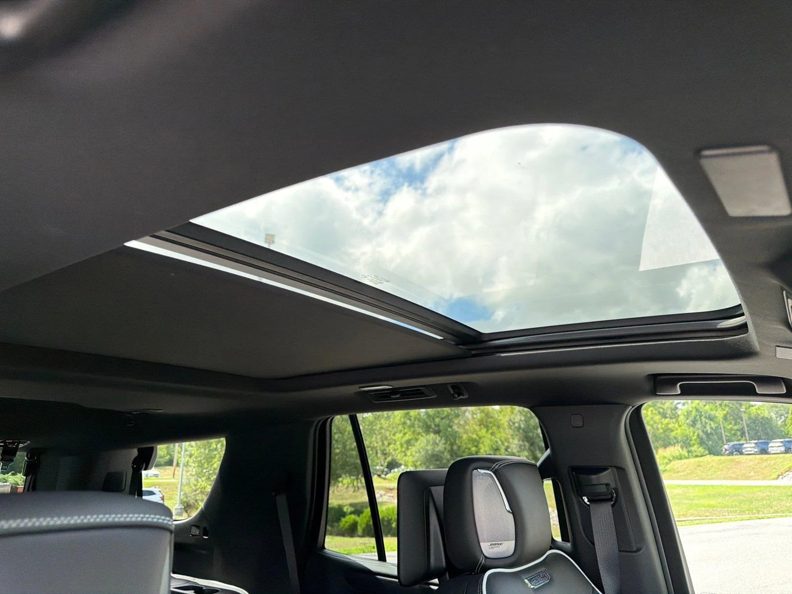 2026 GMC Yukon AT4 Ultimate - Photo 12