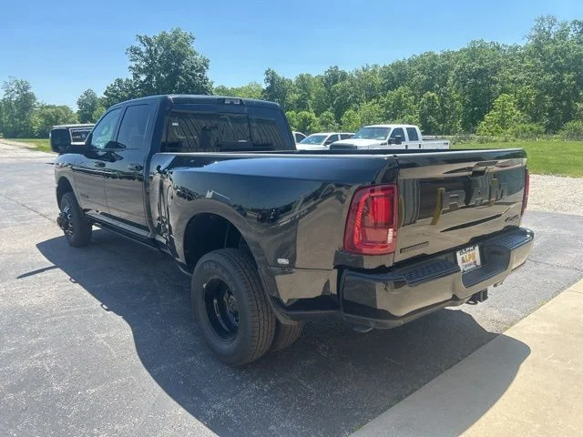 New 2026 Diamond Black Crystal Pearl-Coat Exterior Paint RAM LARAMIE image 6