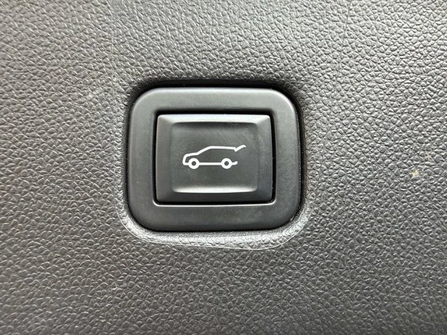 Used 2021 PEWTER METALLIC Chevrolet RS image 29