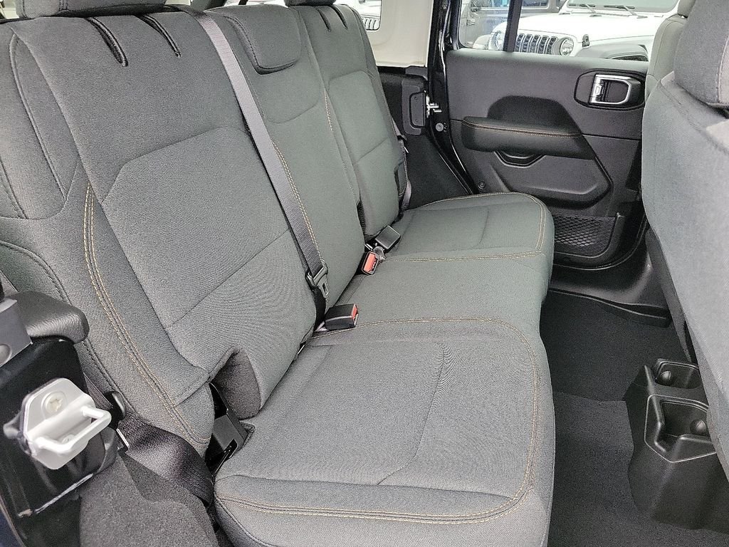 2025 Jeep Wrangler 4-Door Sahara - Photo 17