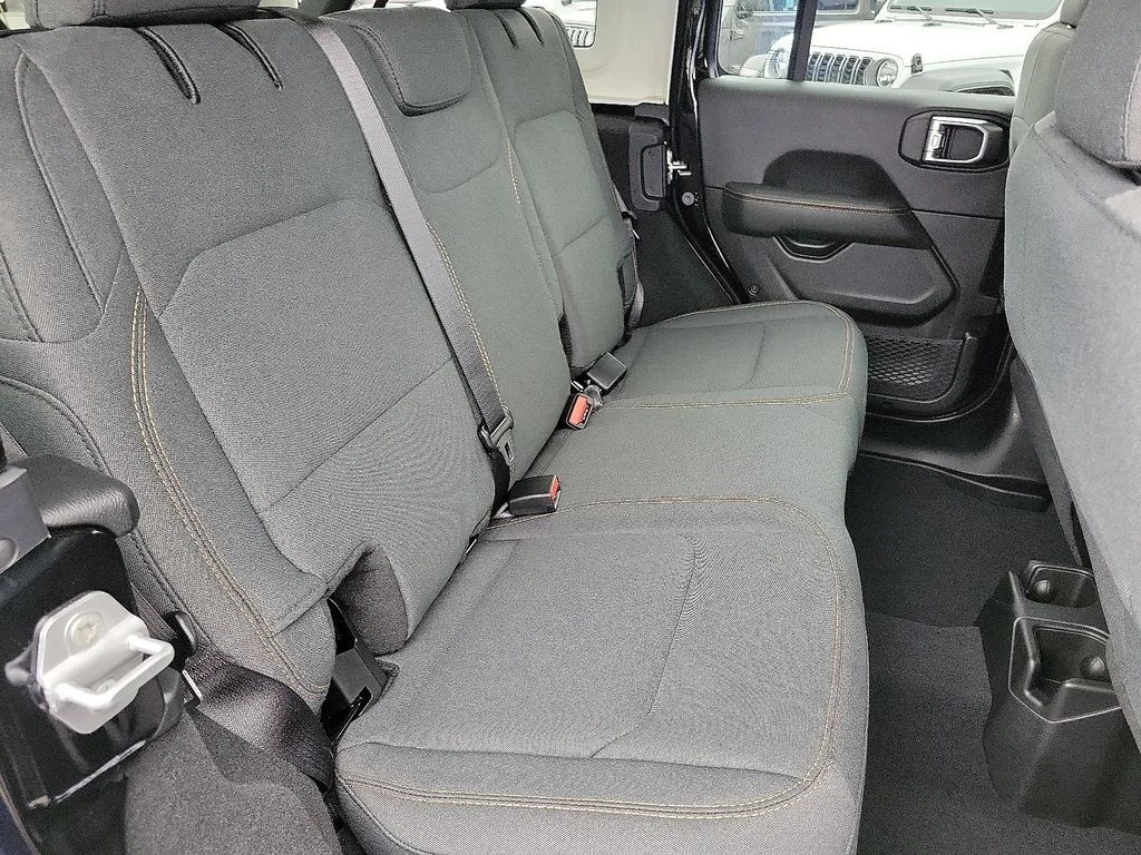 2025 Jeep Wrangler 4-Door Sahara - Photo 17