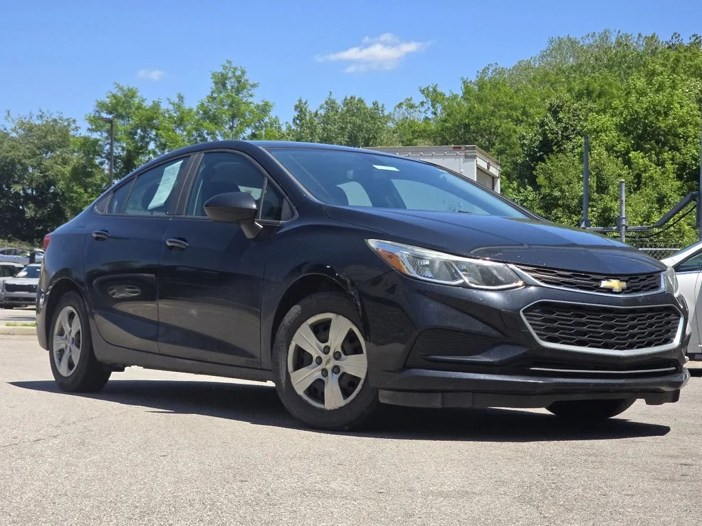 2017 Chevrolet Cruze LS Auto's photo