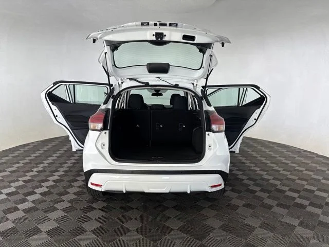 Used 2023 White Nissan S image 15