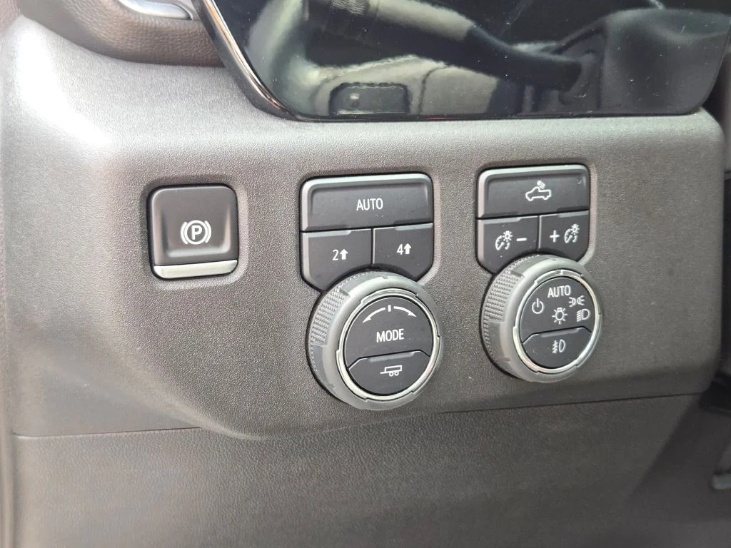 Used 2025 White Chevrolet RST image 23