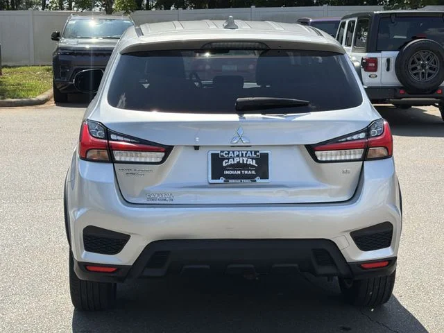 Used 2025 Gray Mitsubishi 2.0 SE image 12