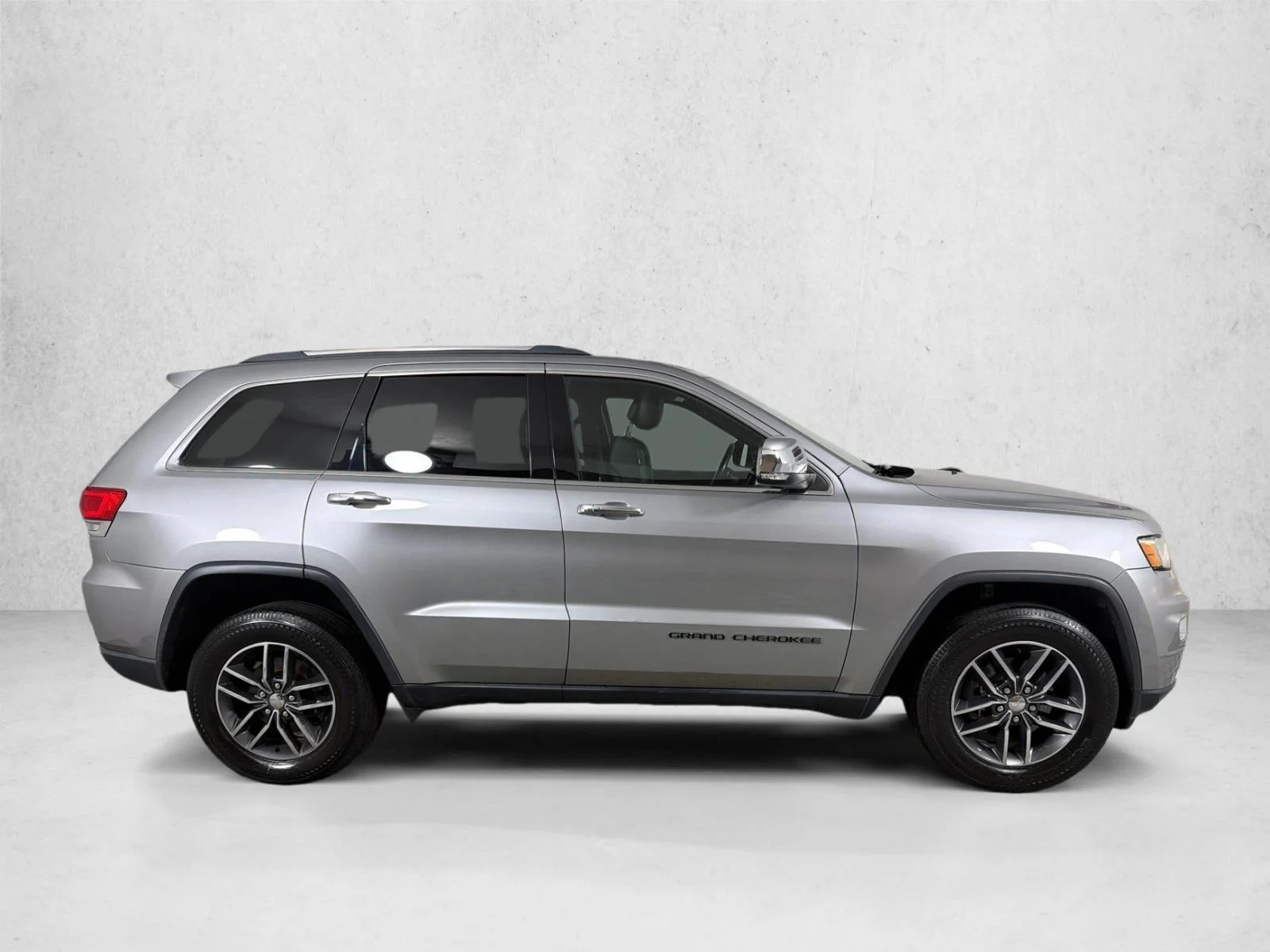Used 2017 White Jeep Limited image 4