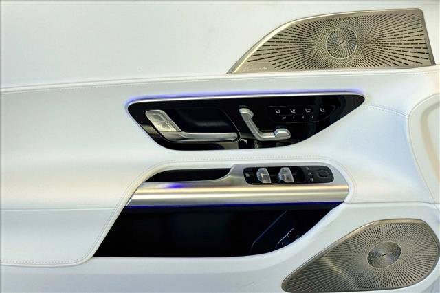 New 2026 MANUFAKTUR moonlight white magno (White Ambiance) Mercedes-Benz Maybach SL 680 Monogram Series image 42