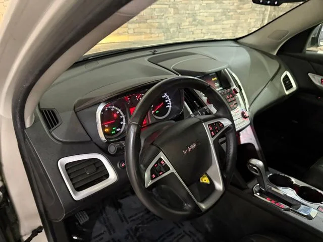 Used 2014 Champagne Silver Metallic GMC SLT-1 image 24