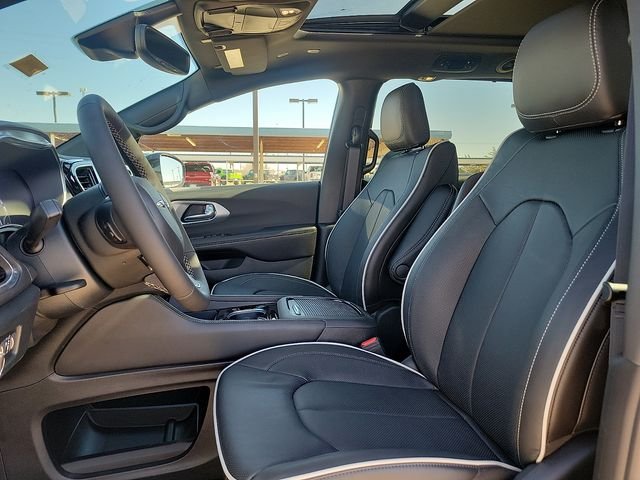 2026 Chrysler Pacifica Limited - Photo 12