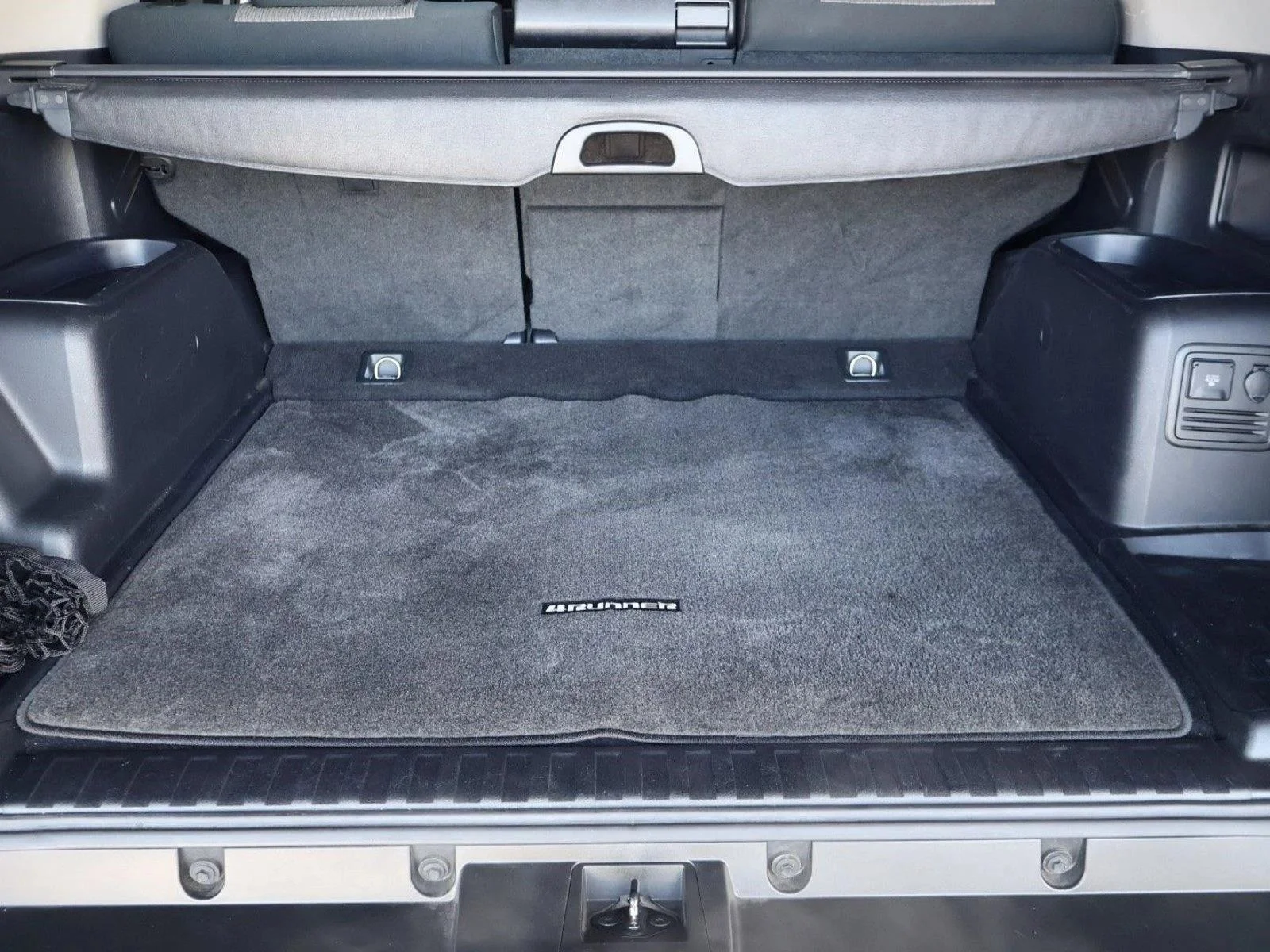 Used 2018 Super White Toyota SR5 image 22