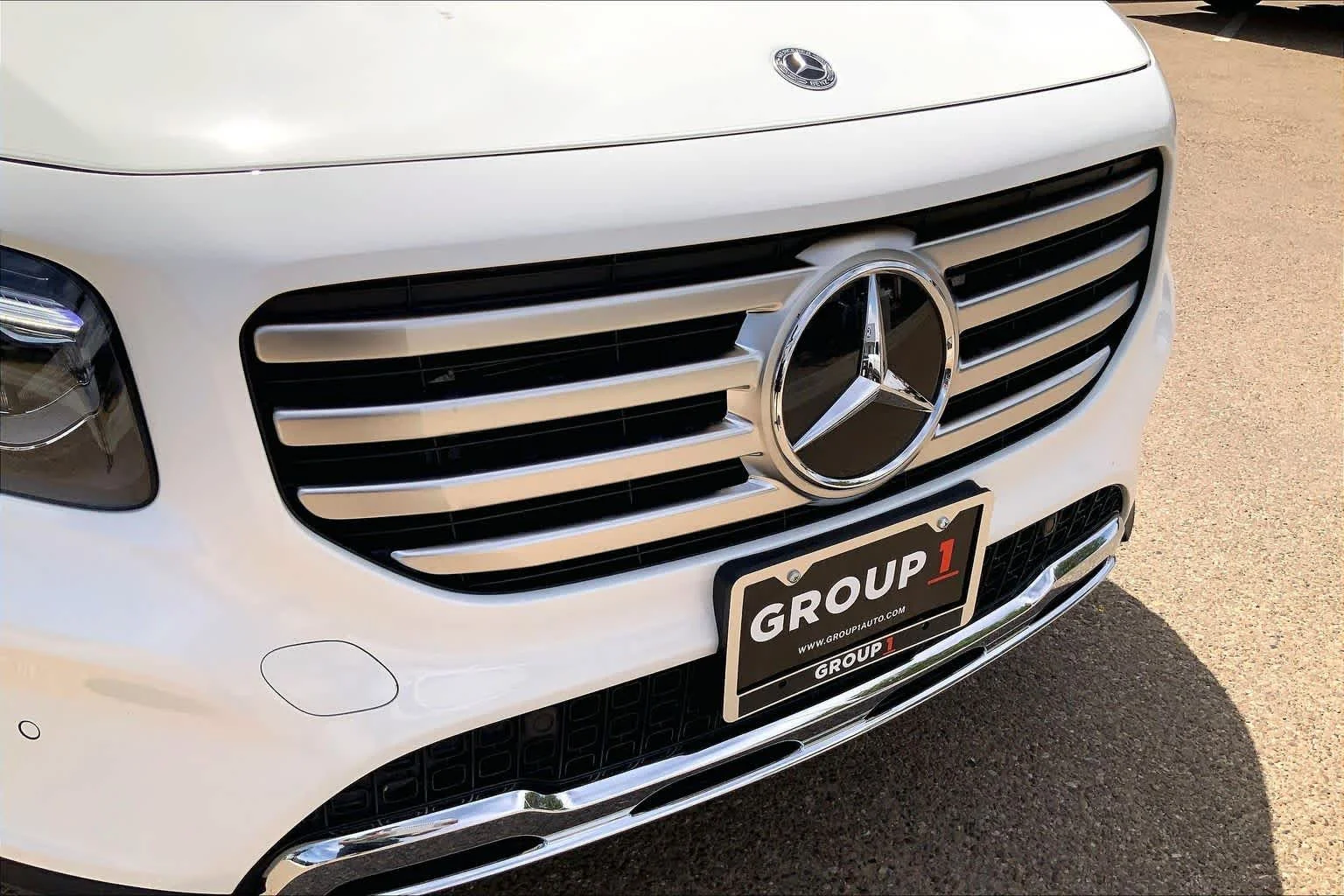 Used 2025 Polar White Mercedes-Benz GLB 250 image 37